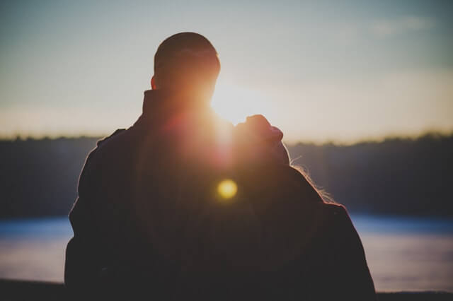 Pareja de espaldas