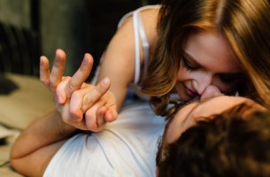 Pareja en la cama