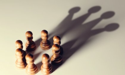 5 sesgos cognitivos que favorecen a los poderosos