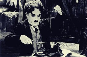 charles chaplin demostrando su sentido del humor