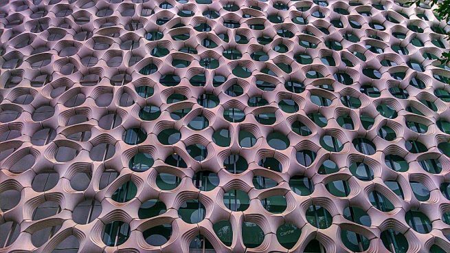 Edificio con agujeros