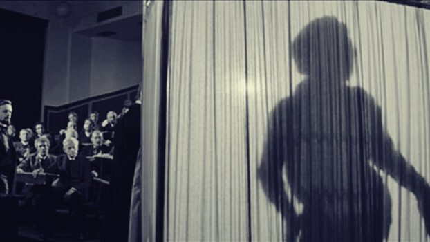 hombre elefante exhibido ante los médicos