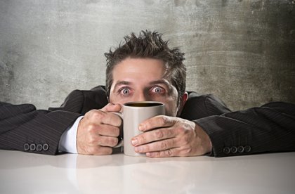 ¿Cómo se produce la intoxicación por cafeína?