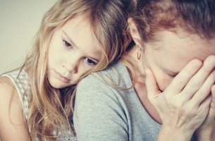 niña que representa a los Hijos de padres con personalidad paranoide