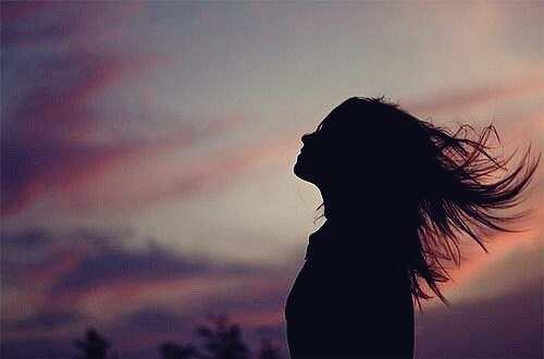 Mujer al amanecer