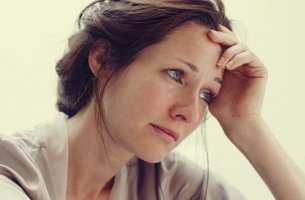 mujer que sufre apatía