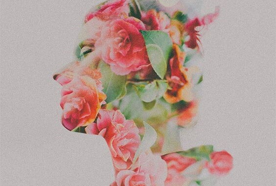 perfil hecho de flores simbolizando la personalidad genuina