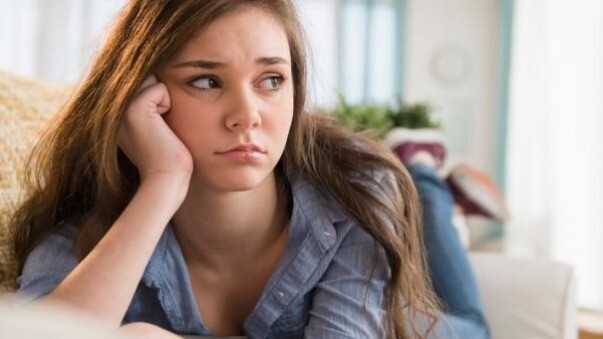 adolescente que sufre ansiedad condicionada