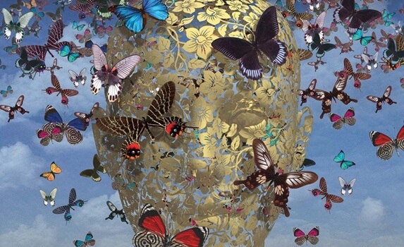 figura con mariposas simbolizando el cerebro empático