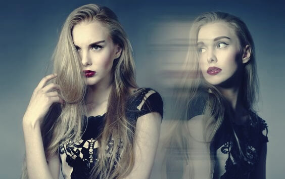 Chica que tiene envidia