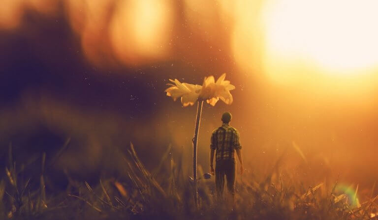 Hombre con flor