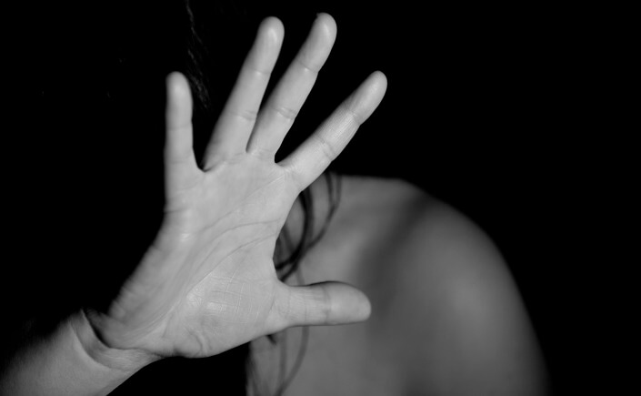 Mujer que sufre violencia machista e indefensión aprendida