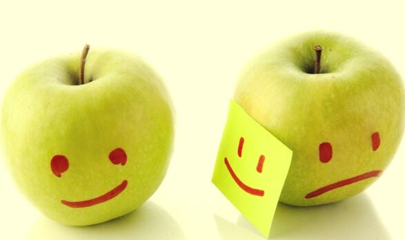 Æbler med ansigter symboliserer misundelse hos kvinder