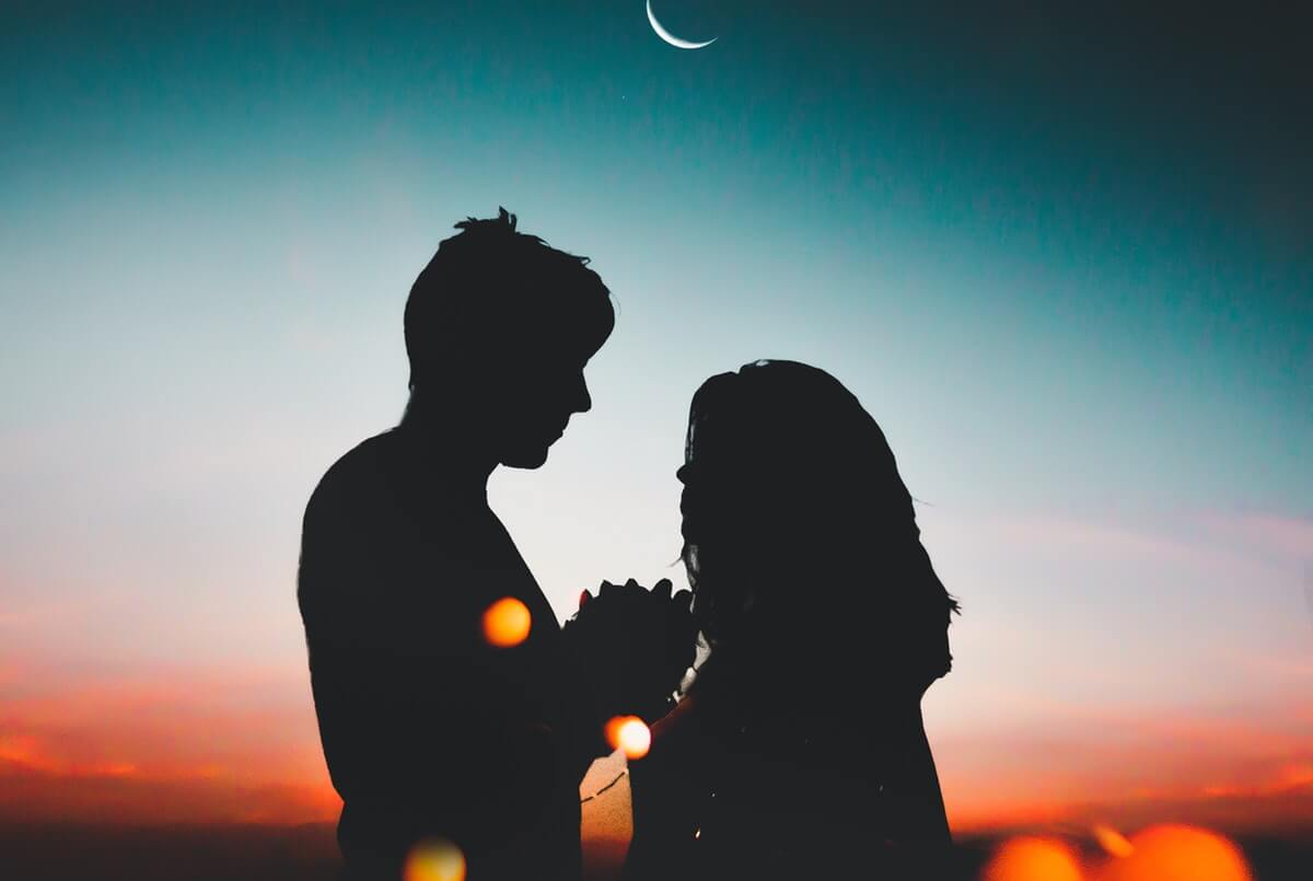 Pareja al atardecer