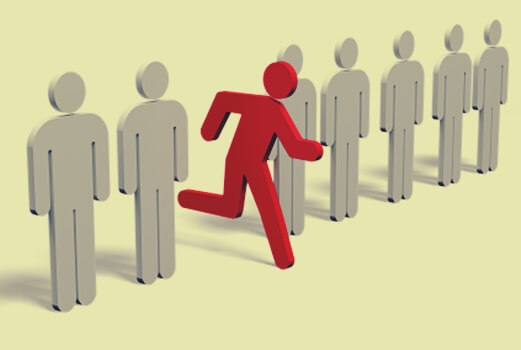 Persona que se sale de una fila