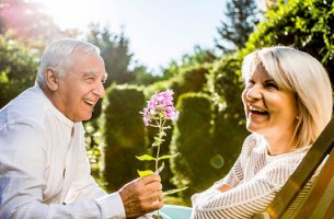 pareja representando la La inteligencia emocional en las personas mayores