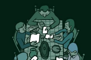 Personas sentadas a la mesa con los telefonos