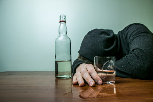 Adolescente alcohólico
