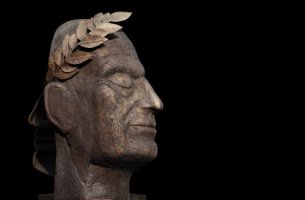 Escultura para representar el egotismo