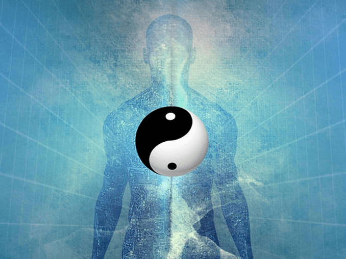 figura de una persona simbolizando la teoría del Yin y el Yang