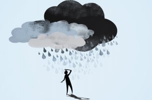 Hombre con nube que experimenta la pérdida de memoria por depresión