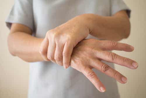 7 señales del Parkinson de inicio precoz