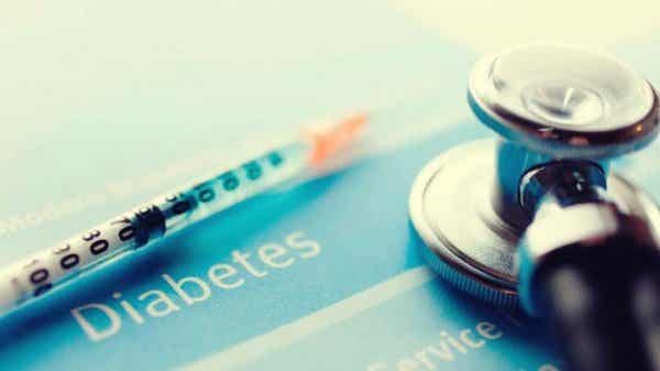 Jeringa sobre informe de diabetes