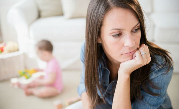 Madre con depresión postadopción