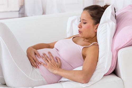 Mujer respirando embarazada