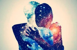 Pareja abrazada