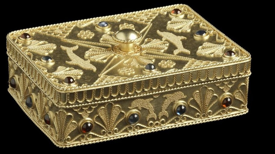 caja conteniendo el mensaje dorado