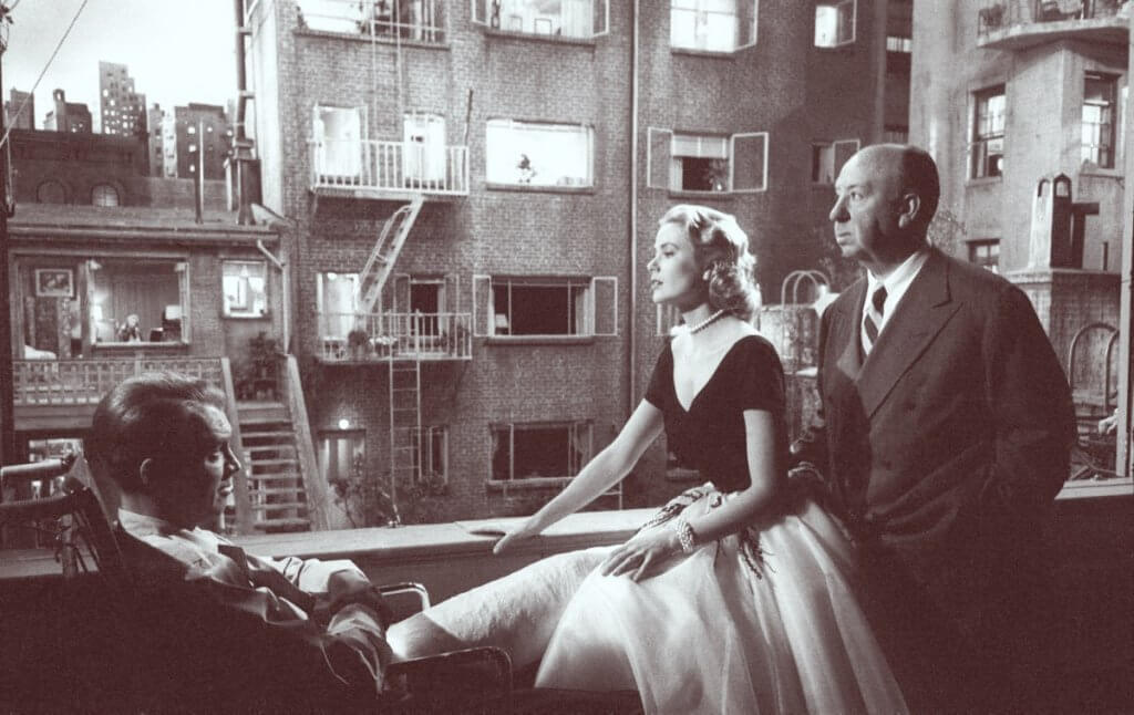 Hitchcock dans une lunette arrière