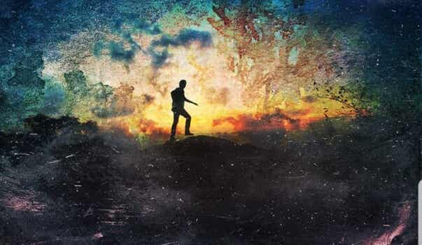 hombre andando en la oscuridad simbolizando el inconsciente colectivo de Carl Jung