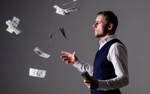 Hombre billetes