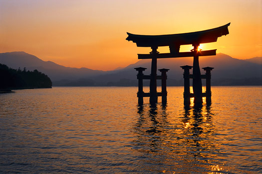 monumento de un santuario representando la disciplina en Japón