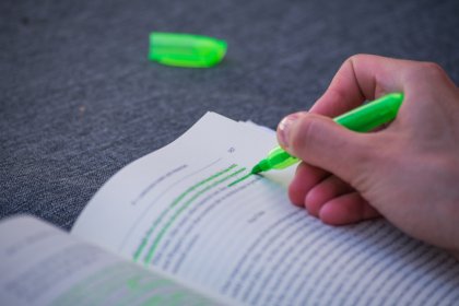 ¿Por qué es tan cara la tinta de boli verde?