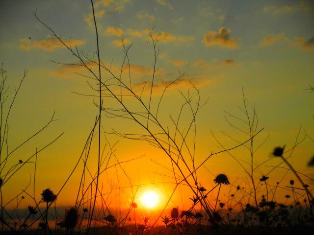 paisaje al amanecer donde dejar ir una plegaria personal