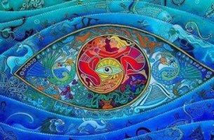 Ojo rodeado de figuras