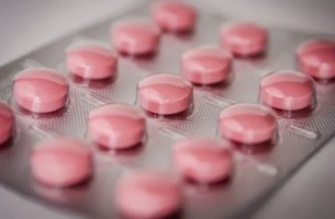Pastillas rosa para representar el deprax