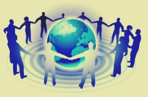personas en corro alrededor del mundo simbolizando la teoría de Urie Bronfenbrenner
