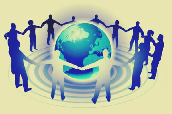 personas en corro alrededor del mundo simbolizando la regla del tercer grado de influencia