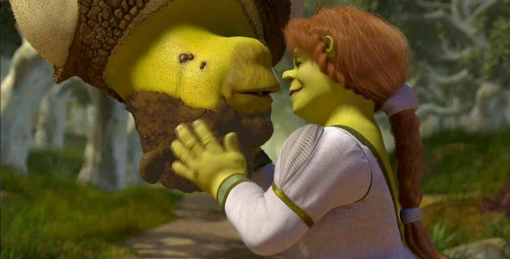 Shrek y Fiona besándose