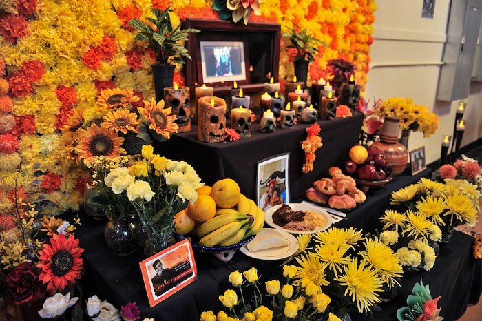 atar del día de los muertos enviando amor a los que ya no están