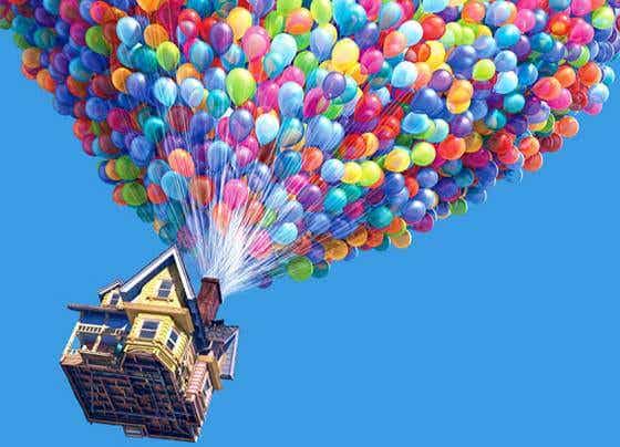 Casa volando con globos