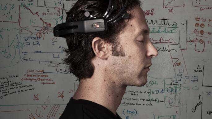 David Eagleman con dispositivo