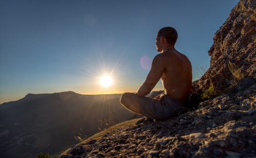 Hombre meditando