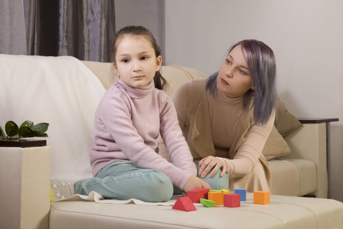 Madre con hija autista