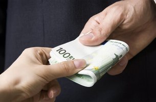 Manos con dinero