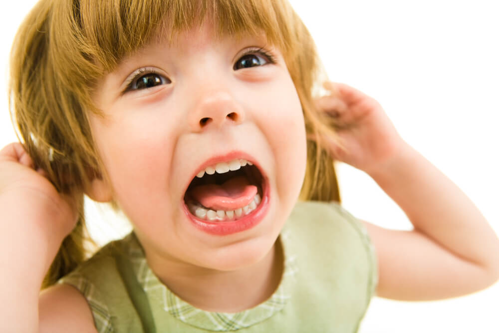 Niña con tricotilomanía