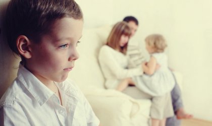 ¿Cómo evitar los celos cuando llega un nuevo hermano?